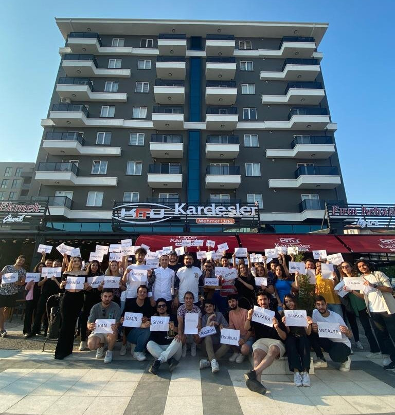 Kardeşler Etliekmek & Fırın Kebabı Mehmet Usta