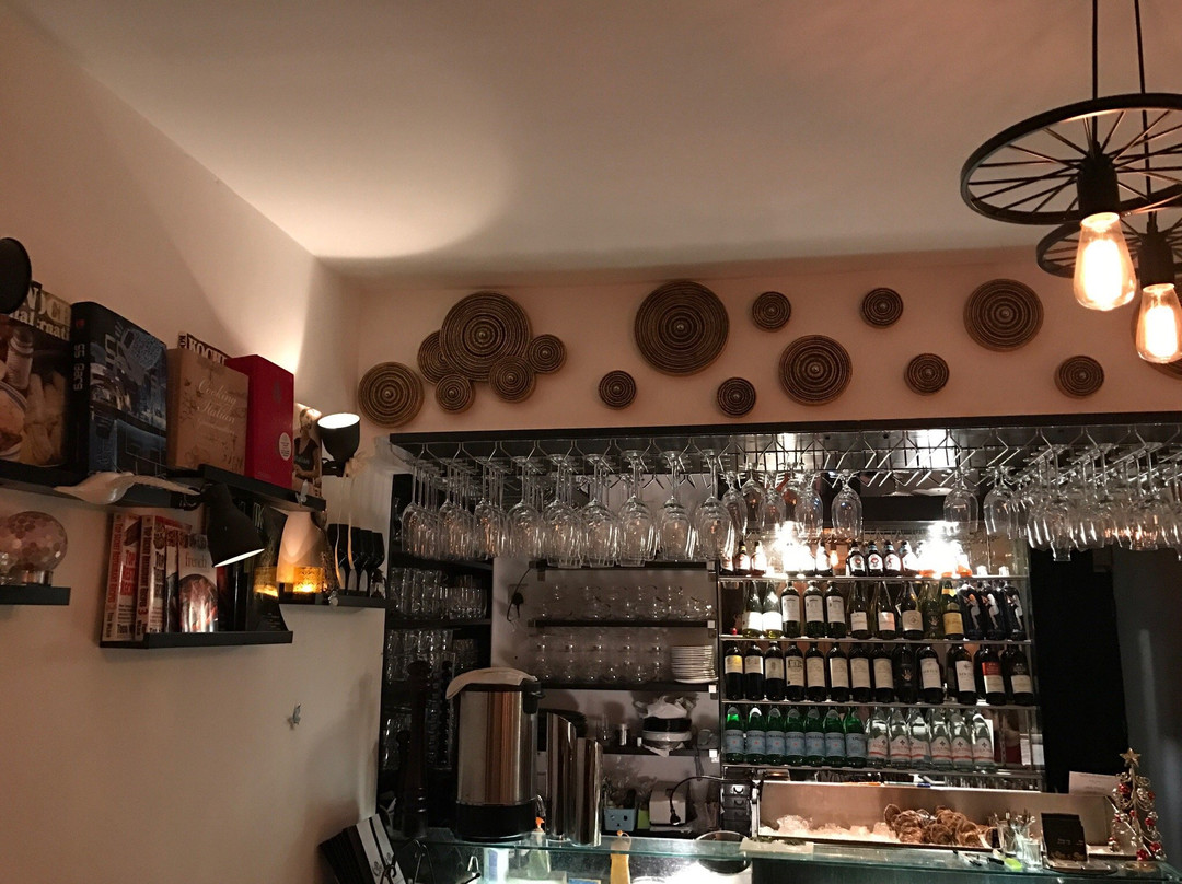 Amina Modern European主图