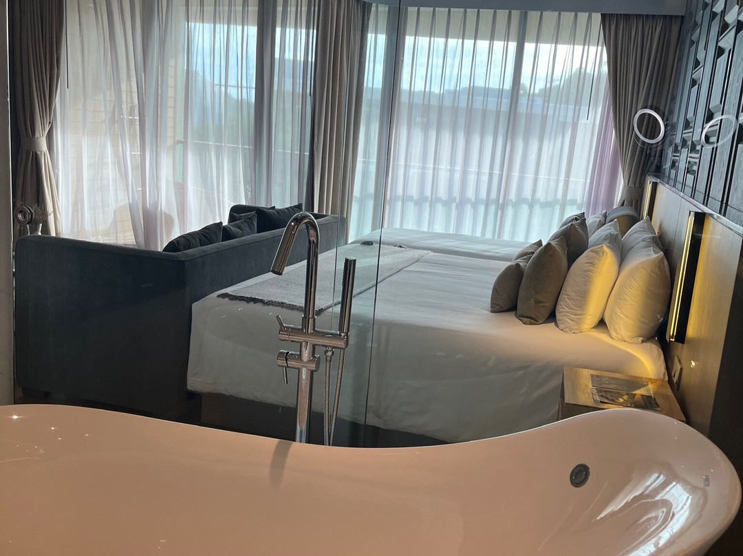 Wyndham Grand Nai Harn Beach Phuket主图