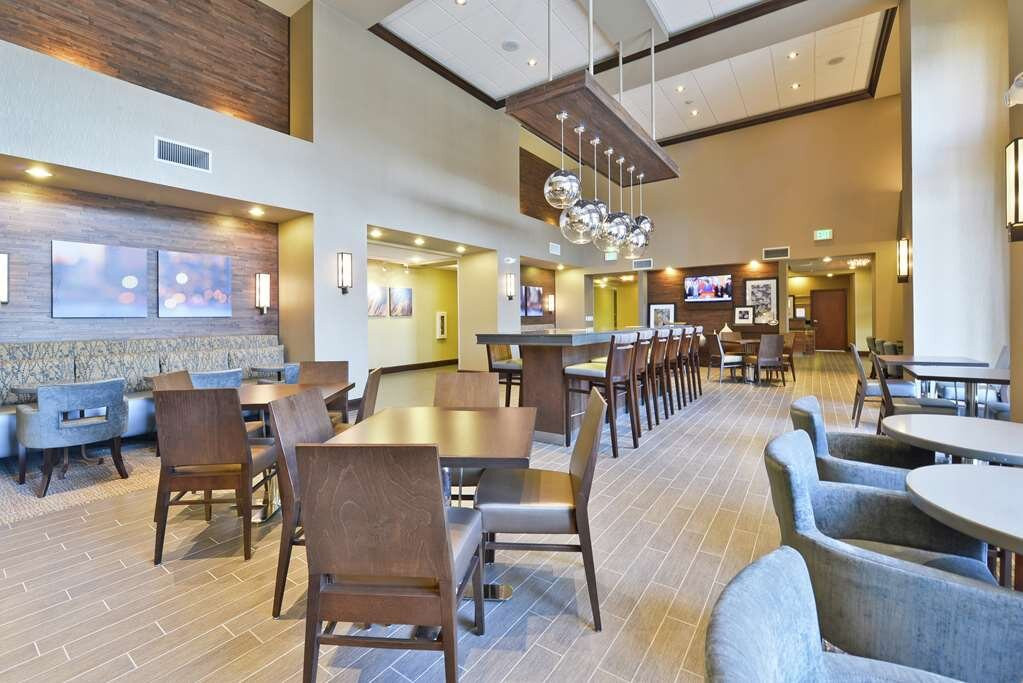 Hampton Inn & Suites Greensboro/Coliseum Area主图
