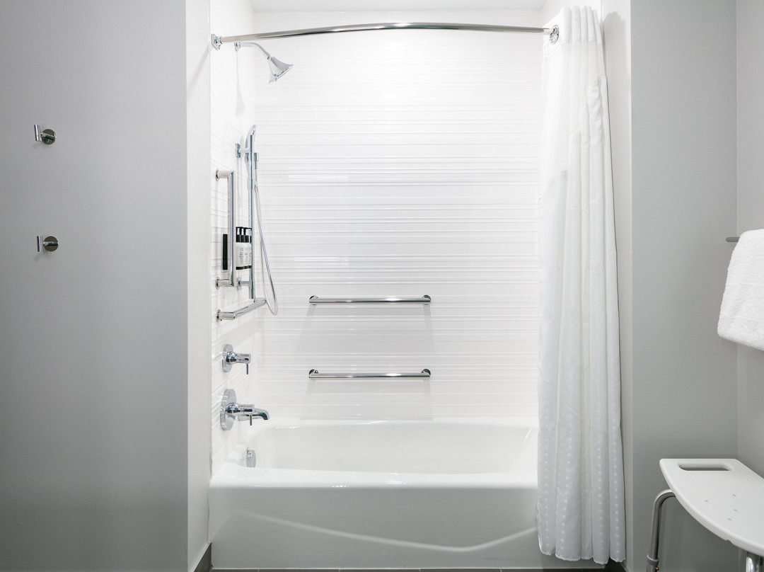 avid Hotels Roseville - Minneapolis North by IHG主图