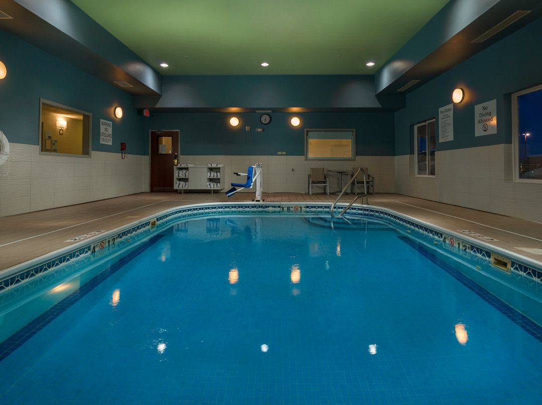 Holiday Inn Express & Suites Lawrence By IHG主图