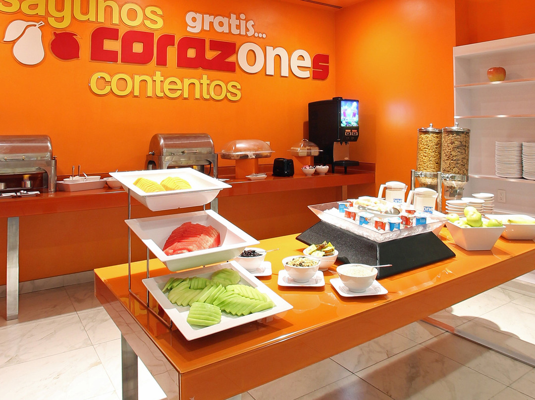 One Querétaro Plaza Galerías主图