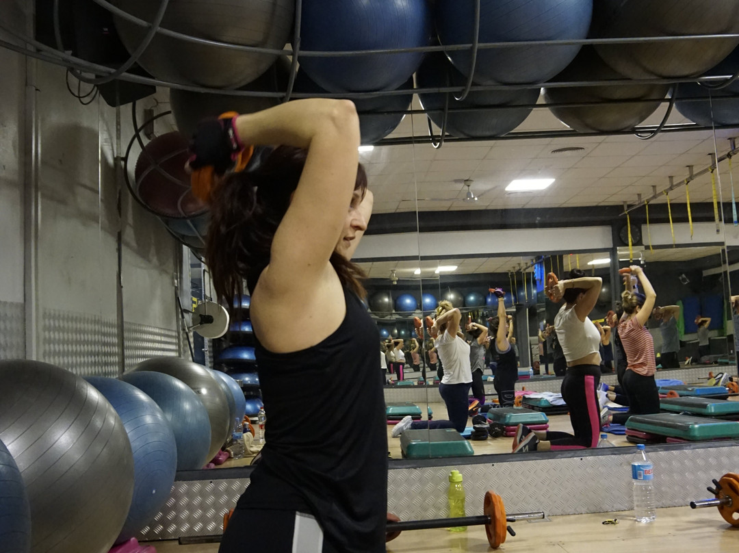 Gimnasio Atenas-马贝拉必去景点