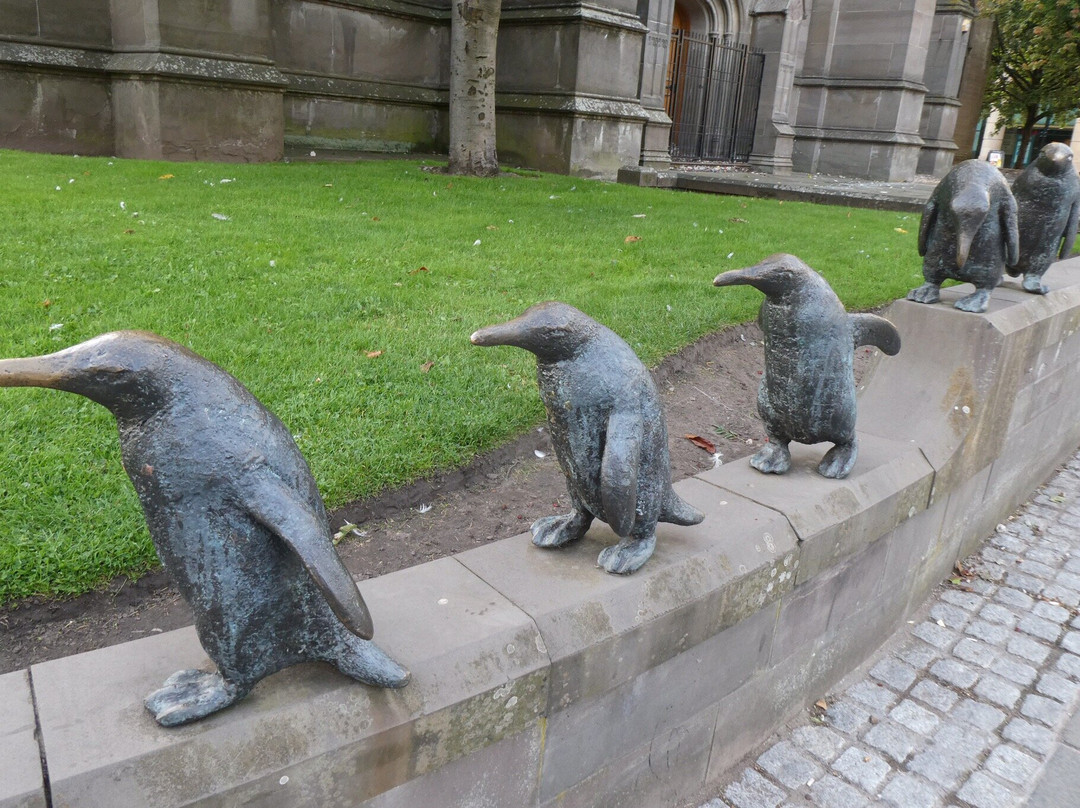 Penguin Statues-敦提必去景点