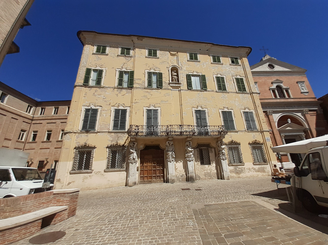 Piazza Federico II-杰西必去景点