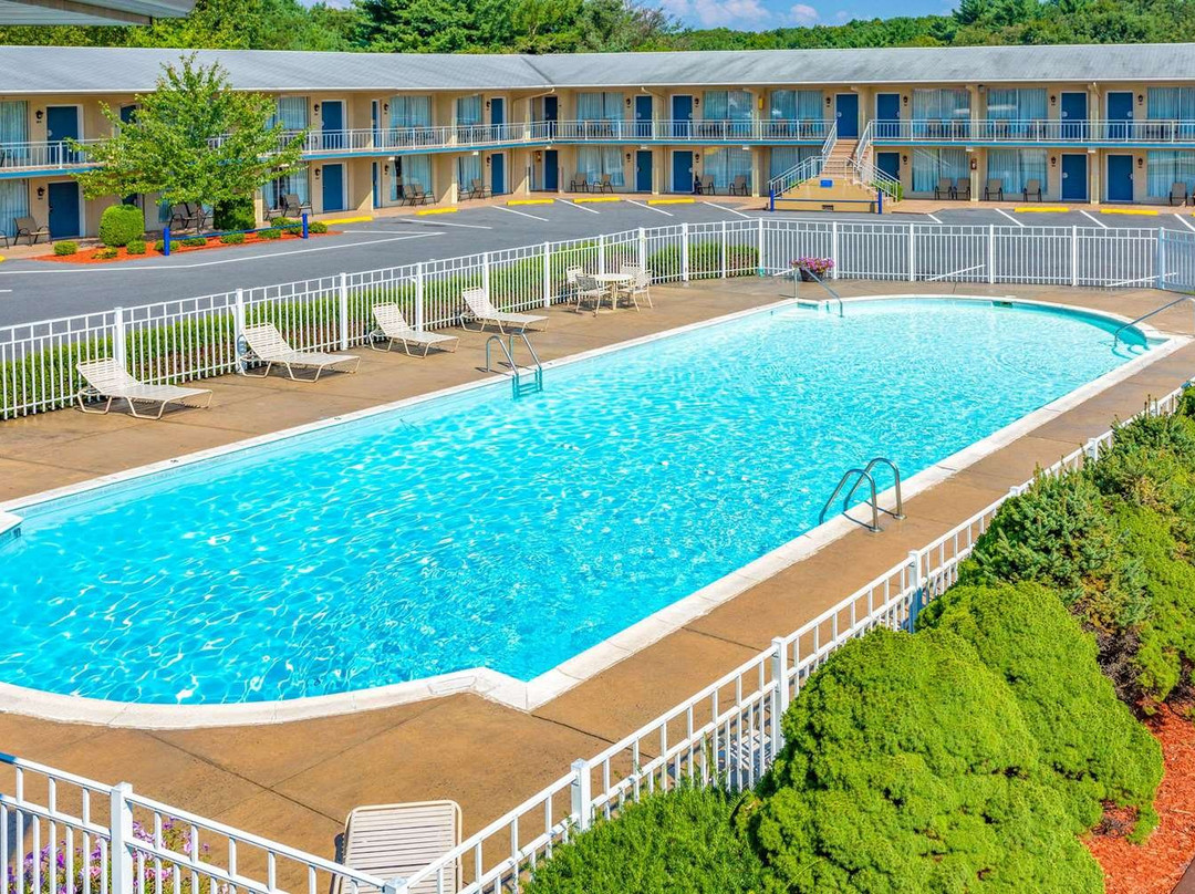 Days Inn by Wyndham Breezewood主图