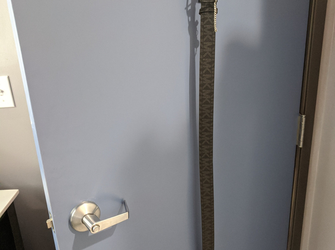 Airport Inn & Suites主图