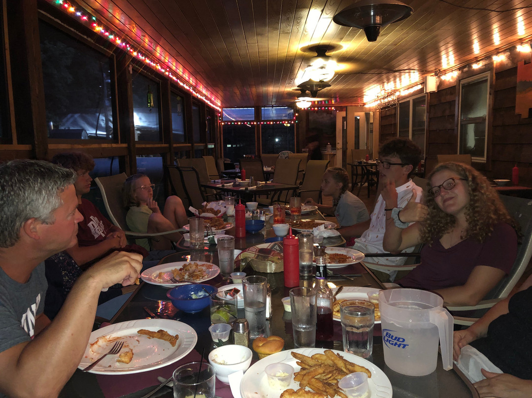 Glidden餐馆和美食-Midway Tavern