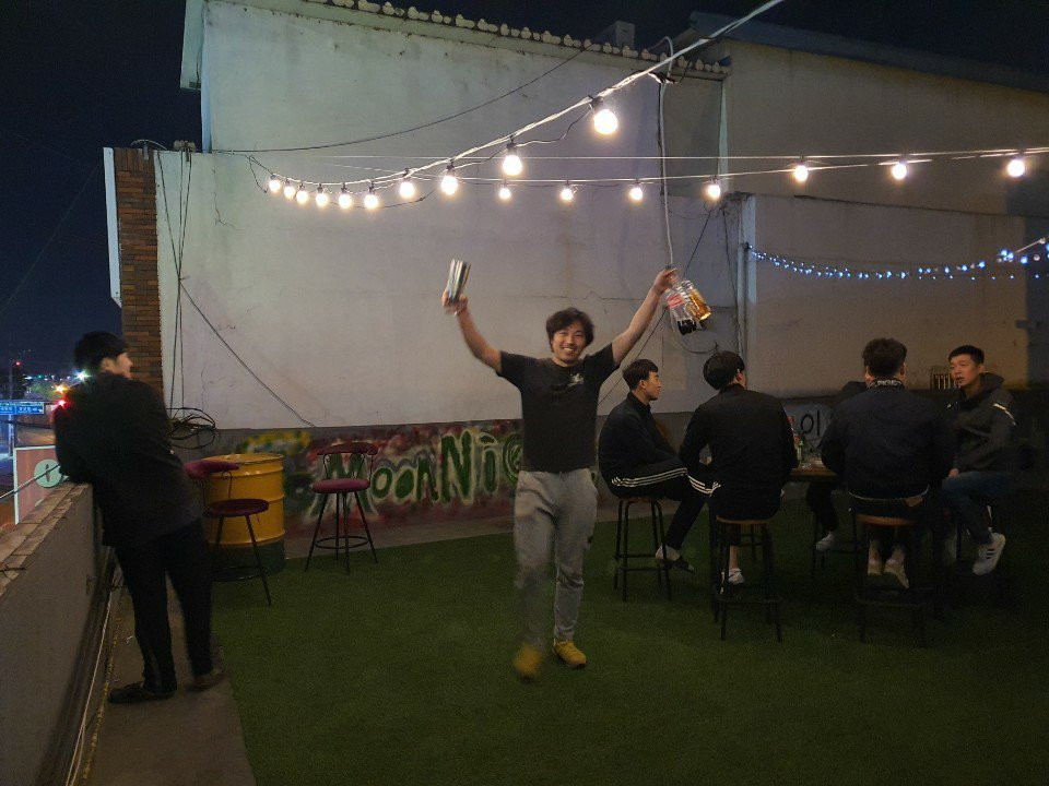 문나이트 라운지 클럽