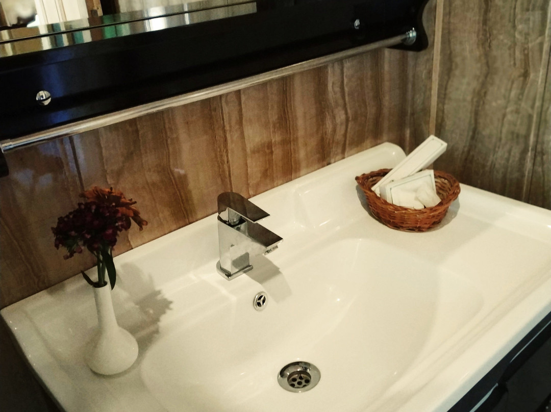 Prince of Kashmir Luxury Houseboat主图