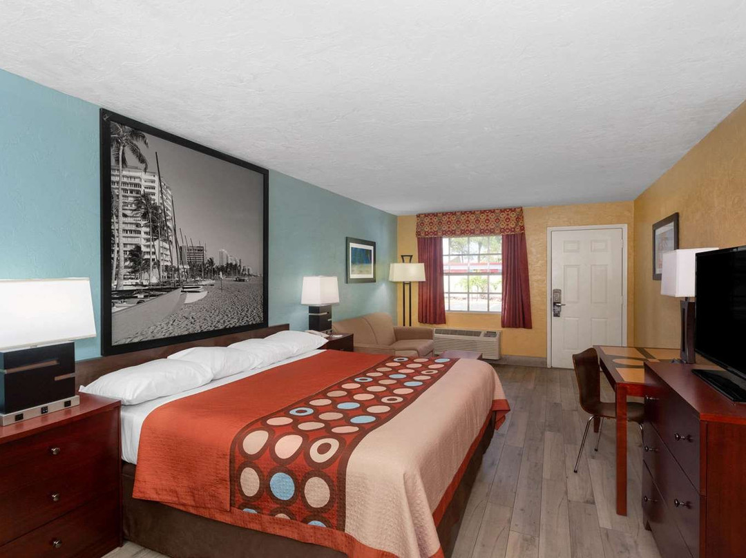 Super 8 by Wyndham Bradenton Sarasota Area主图