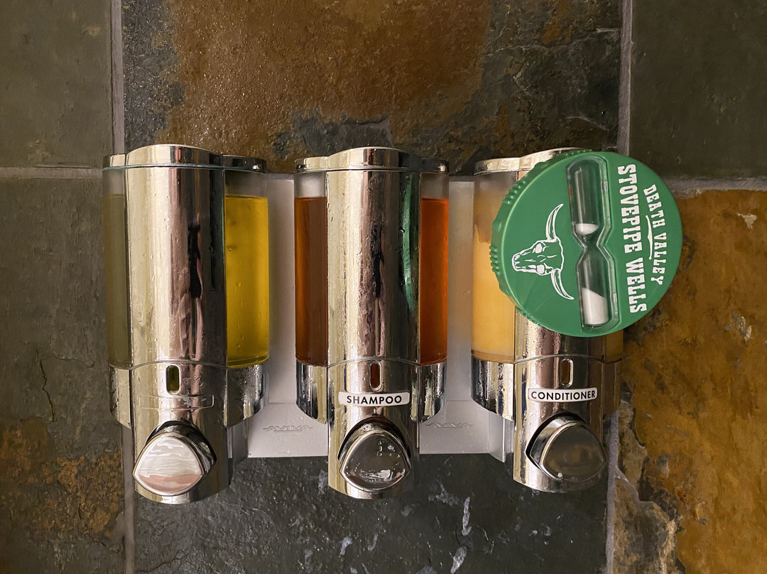 大威尔斯村酒店主图