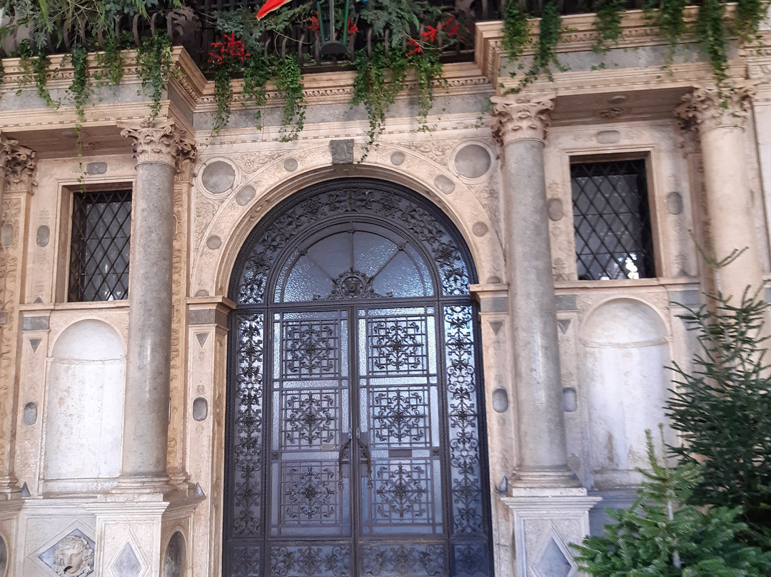 Piazza della Loggia景点图片