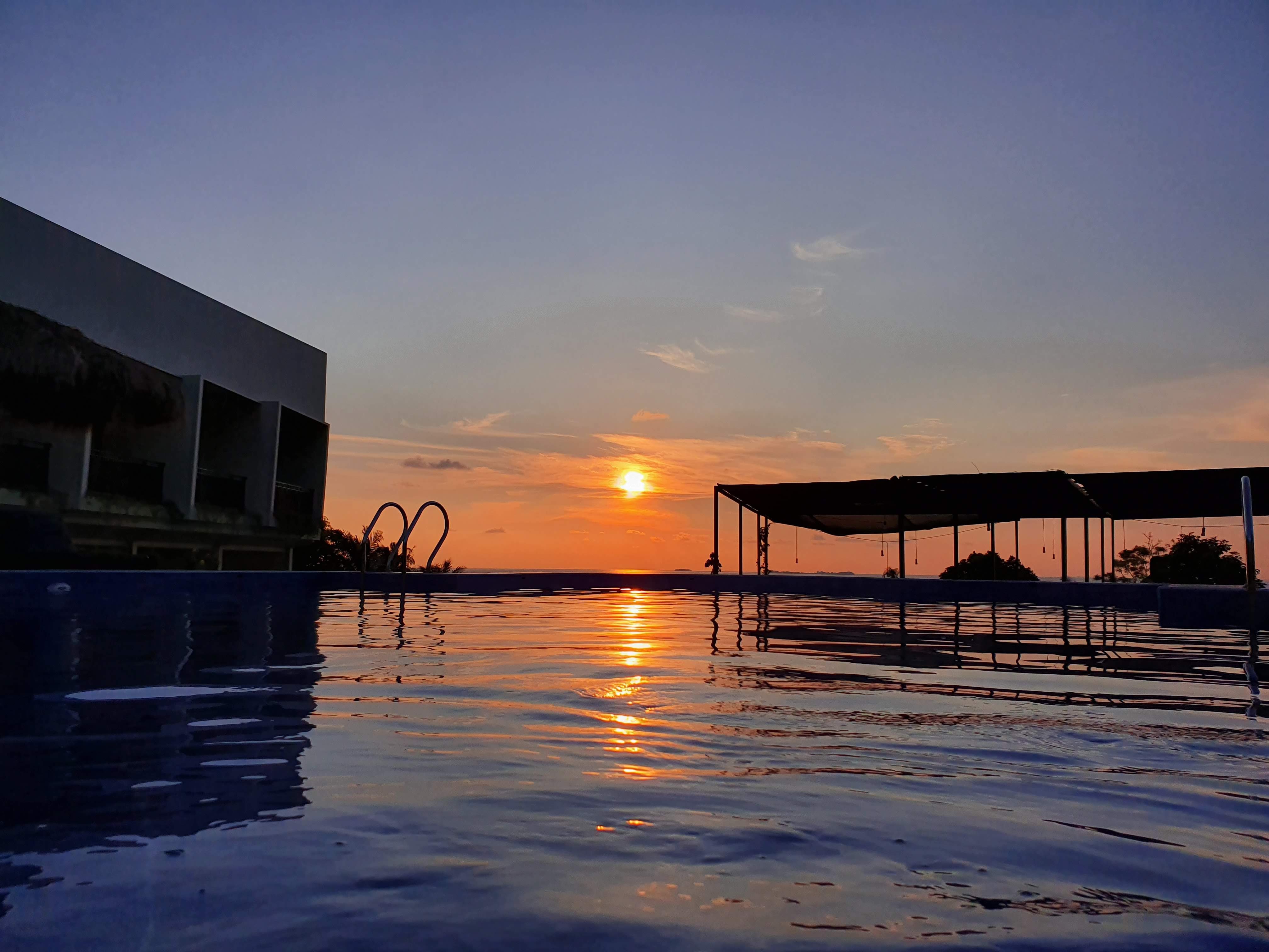 The Happinezz Hills Hotel-泳池