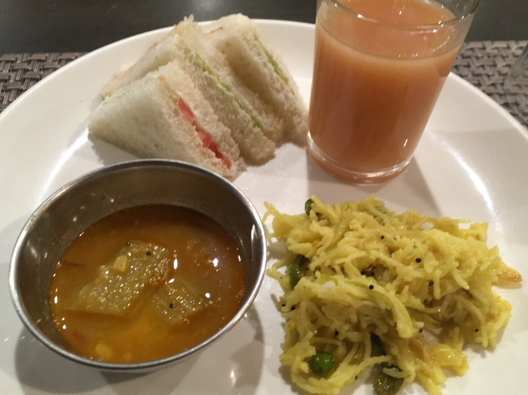 皇家美兰奇酒店主图