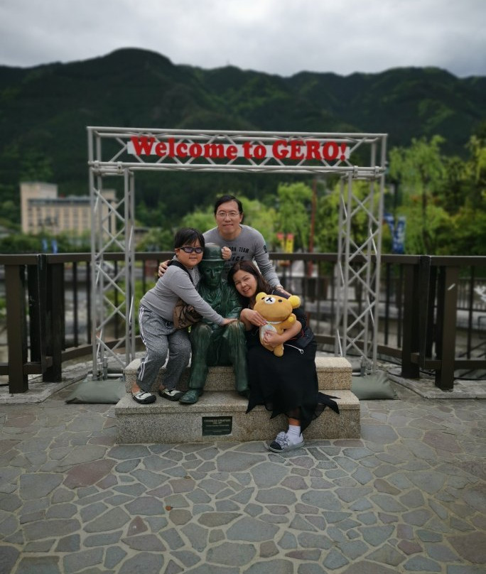 Statue of Charlie Chaplin-下吕市必去景点