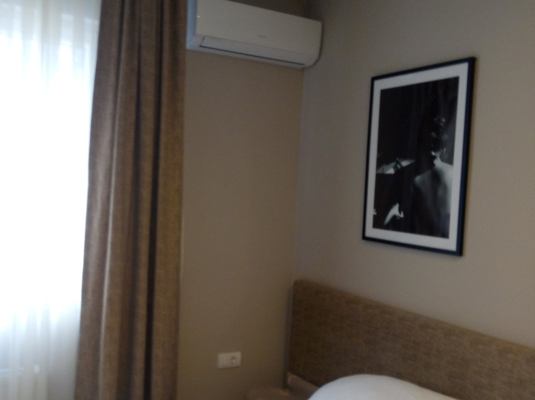 Hotel & Distillery Monogram主图