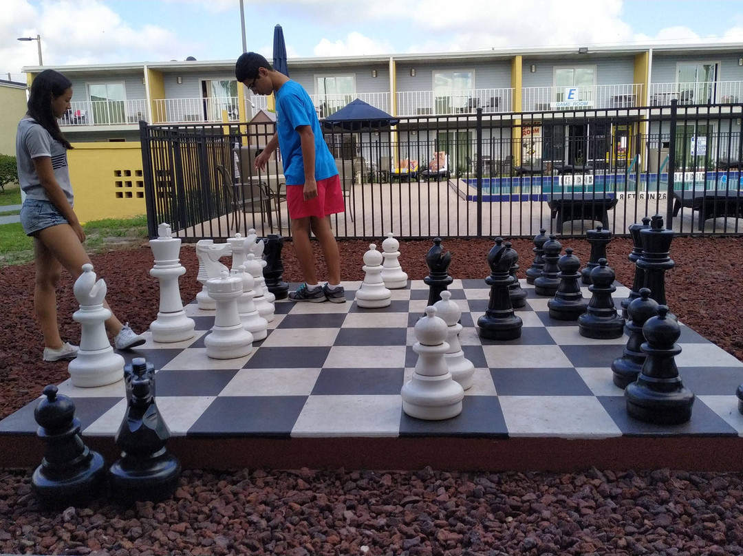 老城塞利布雷森套房酒店主图