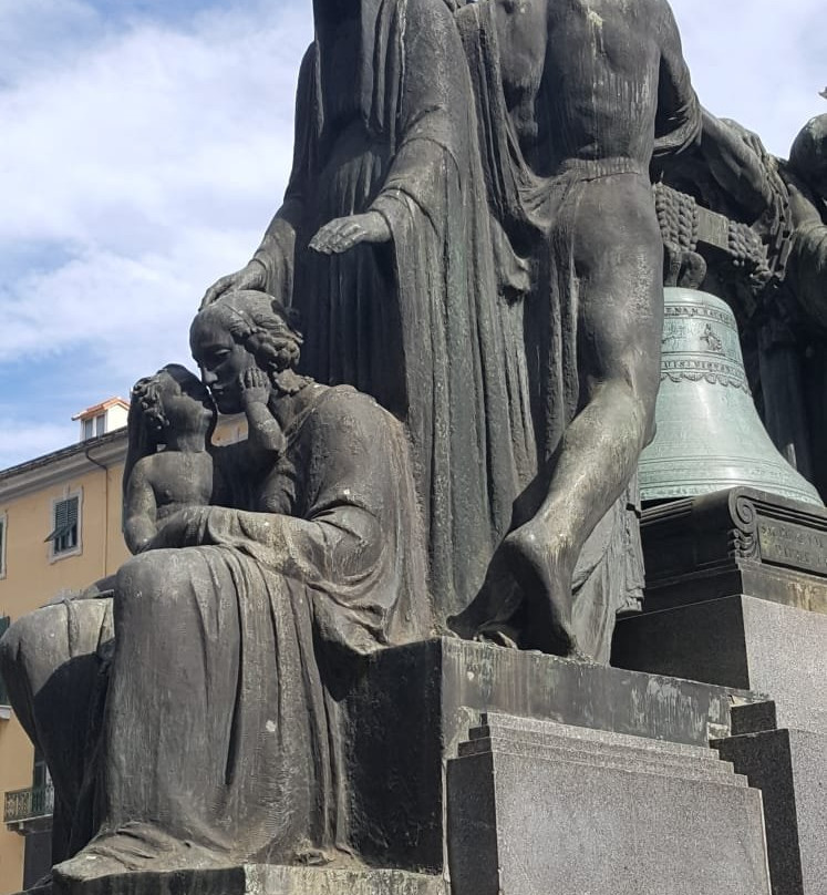Monumento ai Caduti 1915-18 - “Rintocchi e Memorie”-萨沃纳必去景点