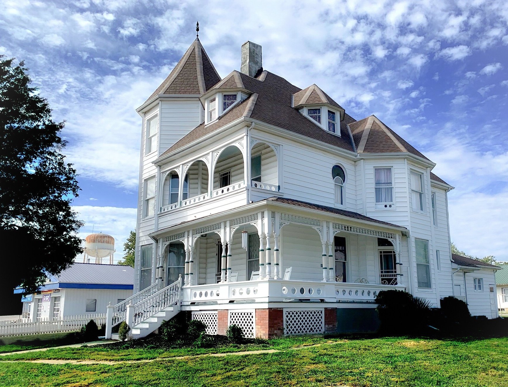 The Victorian on Main-官方