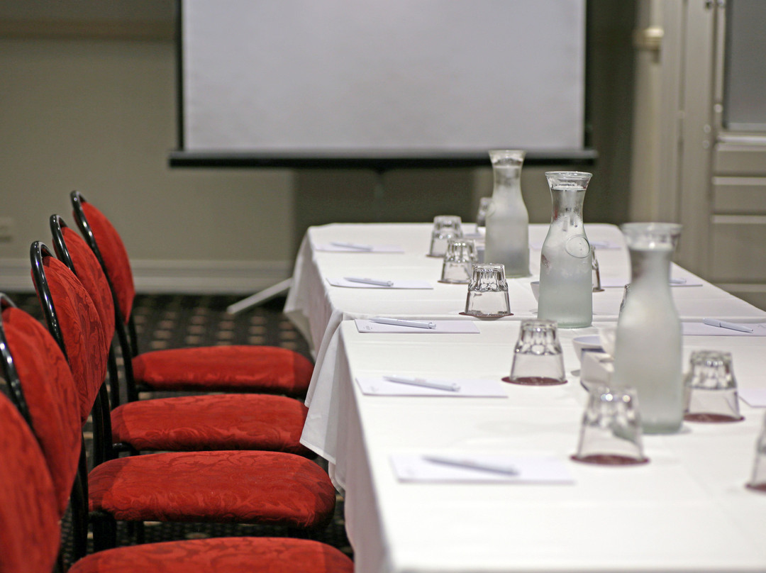 RedEarth Hotel主图