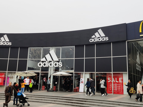 百联奥特莱斯广场-上海市必去景点