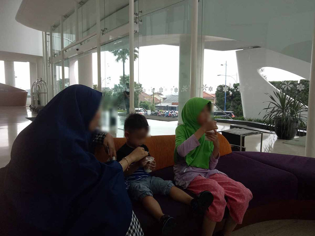 万隆森萨酒店主图