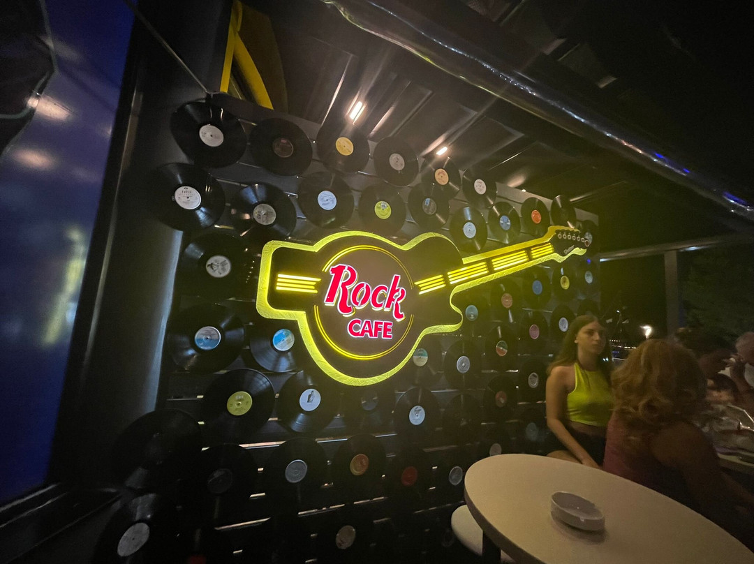 Vane旅游景点-Rock & Blues Saranda