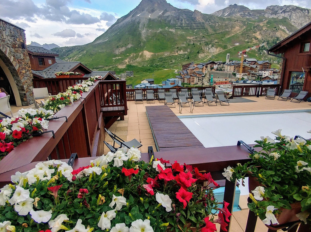 蒙大拿村庄酒店主图