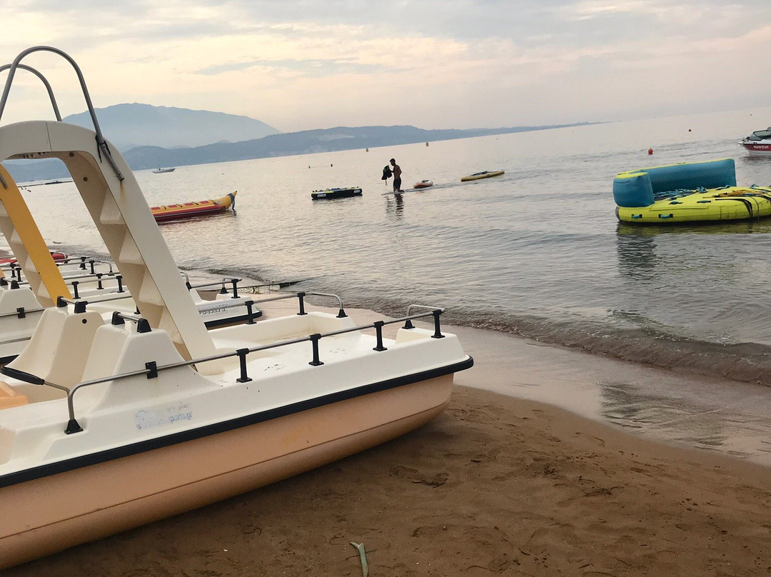 Baywatch Beach Bar and Watersports-Mantzavinata必去景点