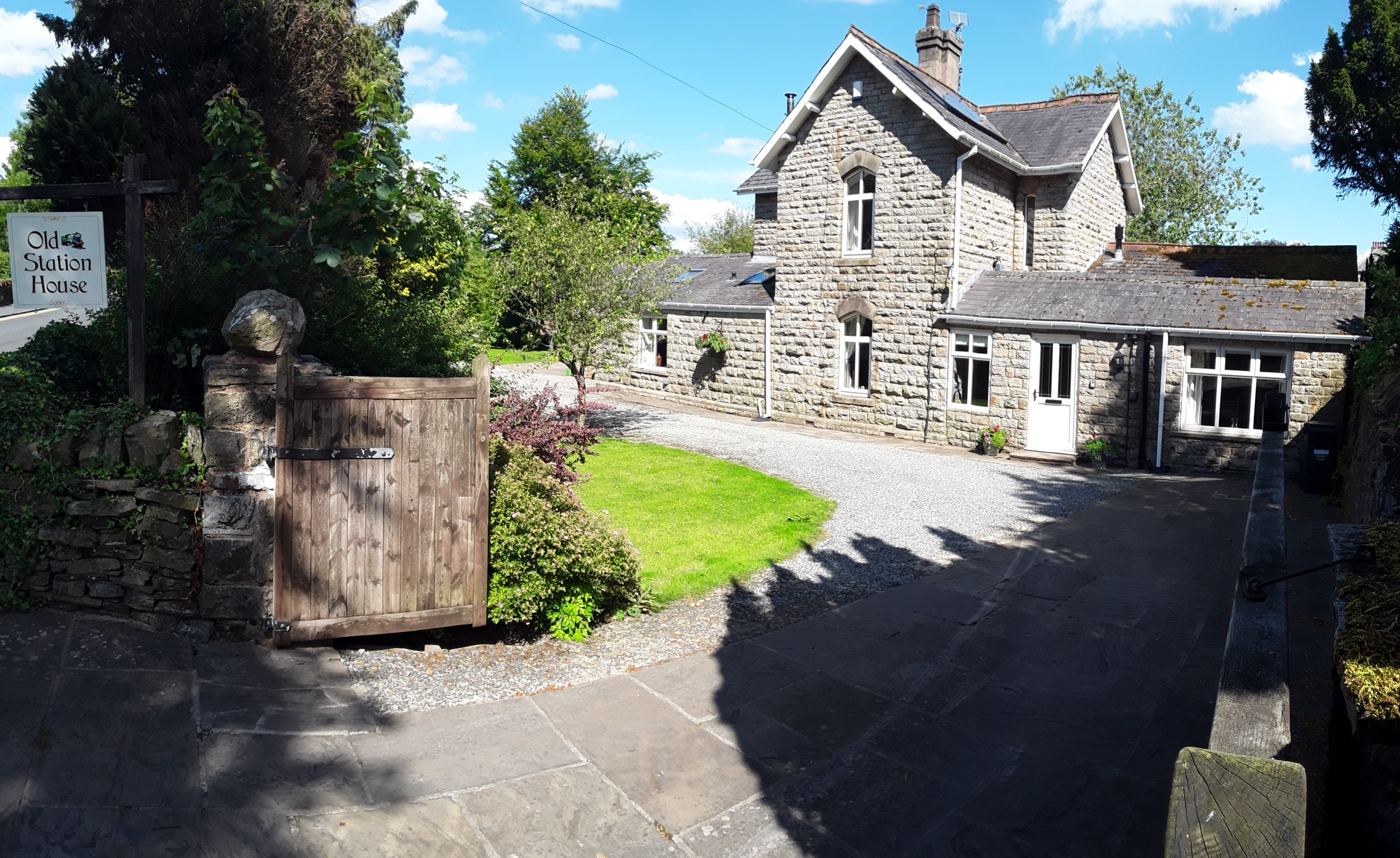 Old Station House-官方