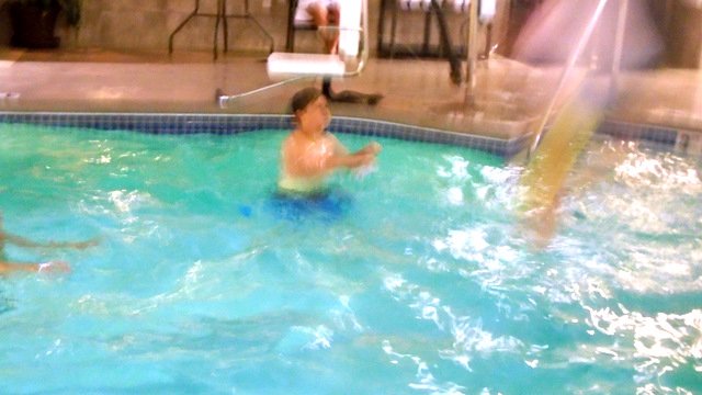 AmericInn Hotel & Suites Waupun-泳池