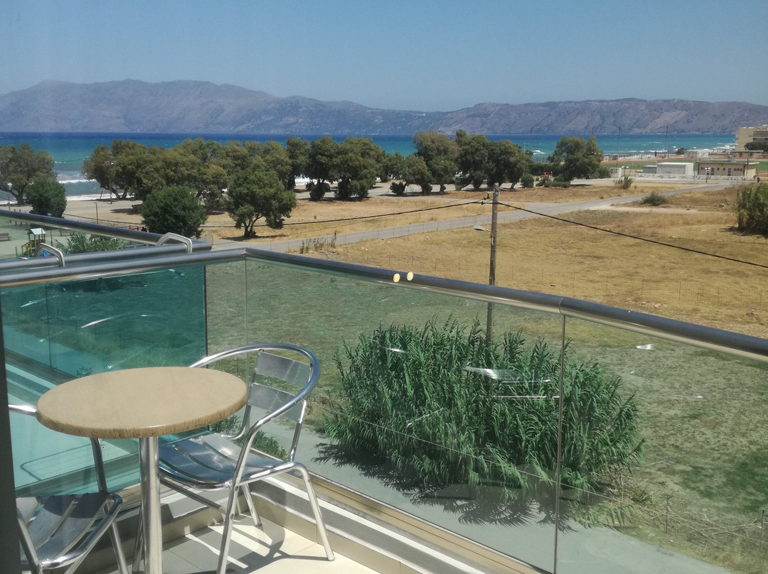 Crystal Bay Hotel主图