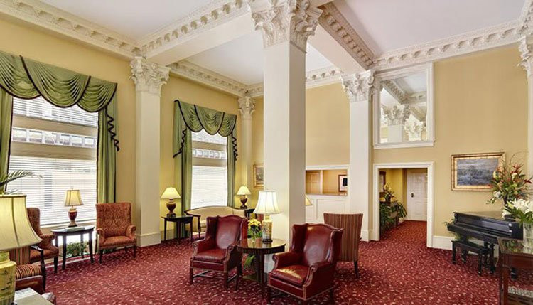 雷诺广场普兰特斯酒店主图