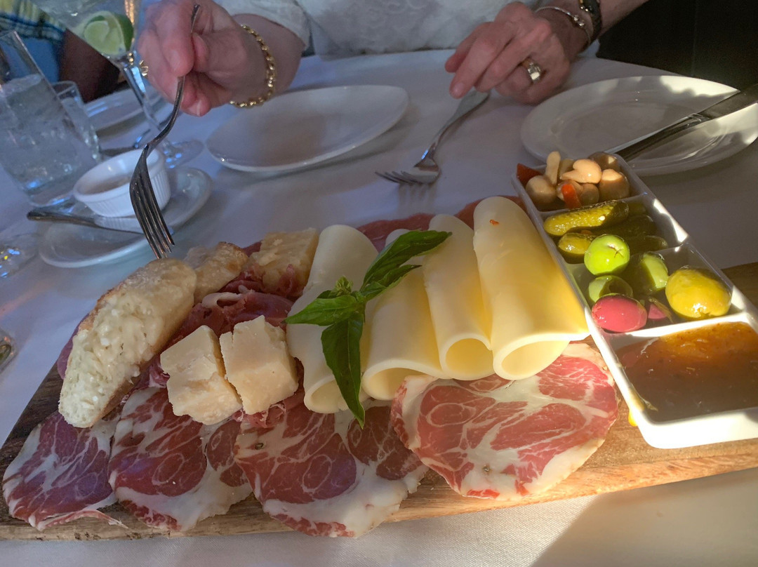 克兰斯顿餐馆和美食-Chapel Grille