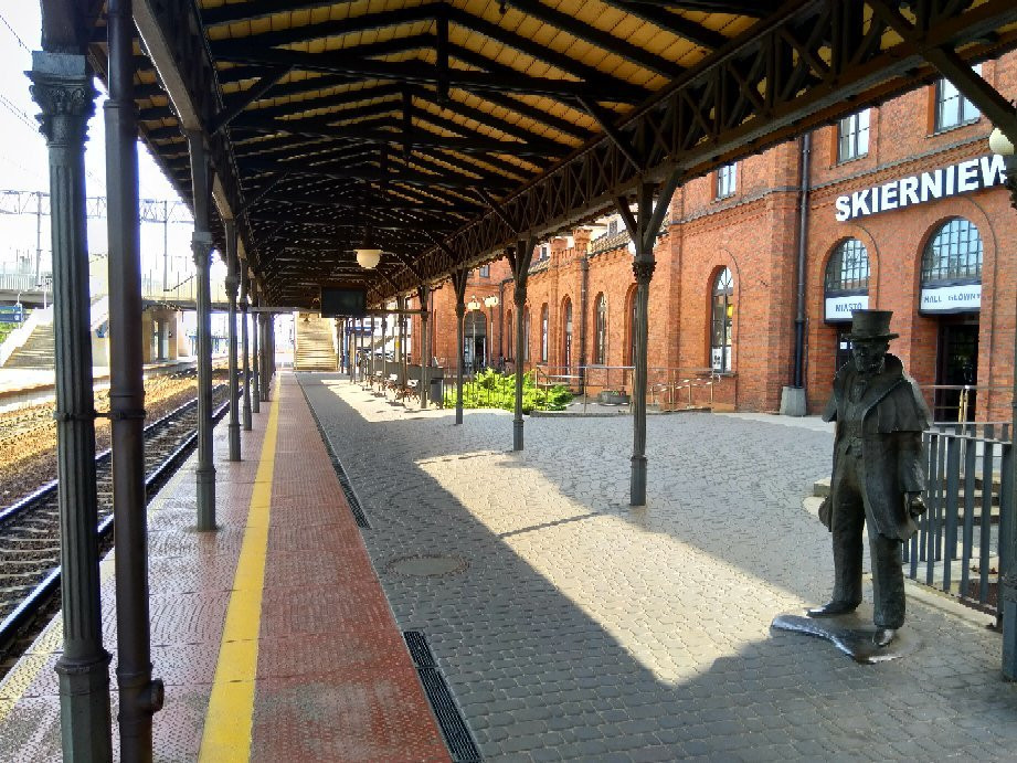 Statue of Wokulski-Skierniewice必去景点