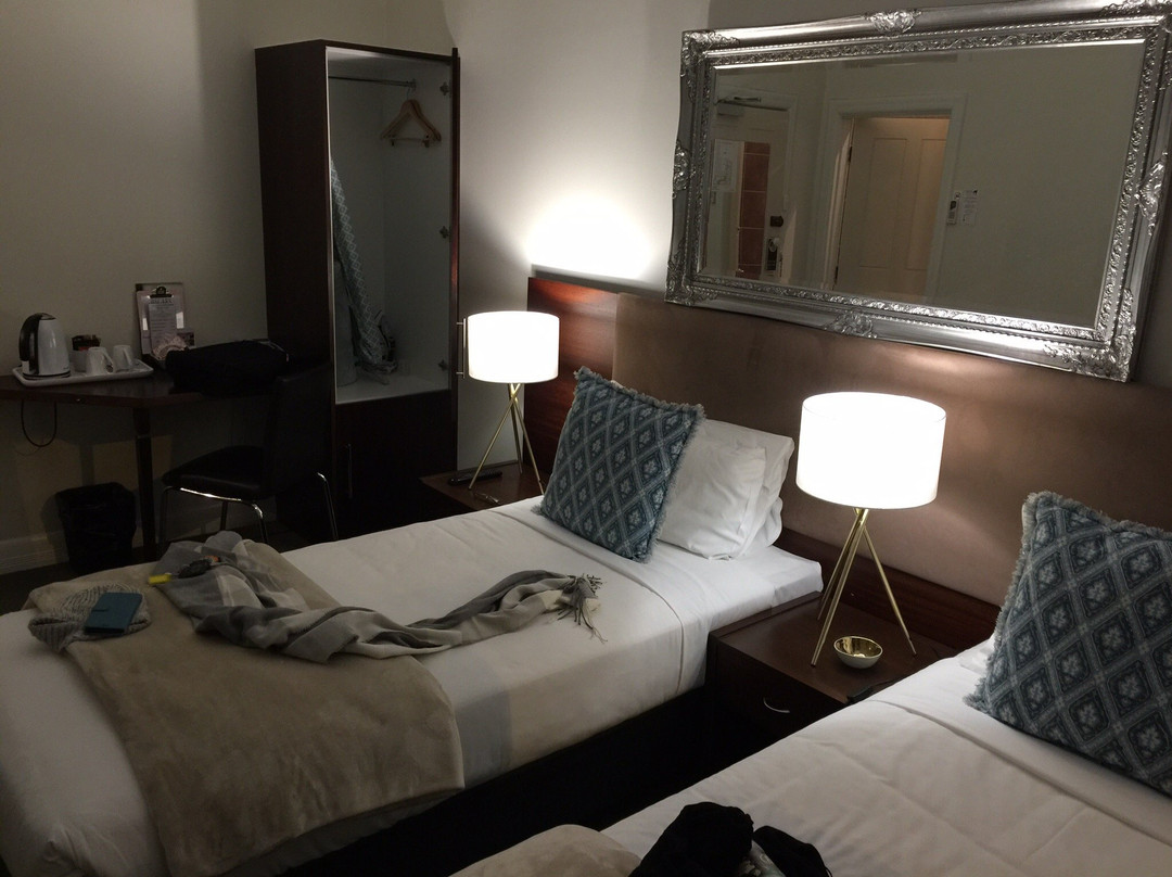 Oscar's Hotel & Cafe Bar主图