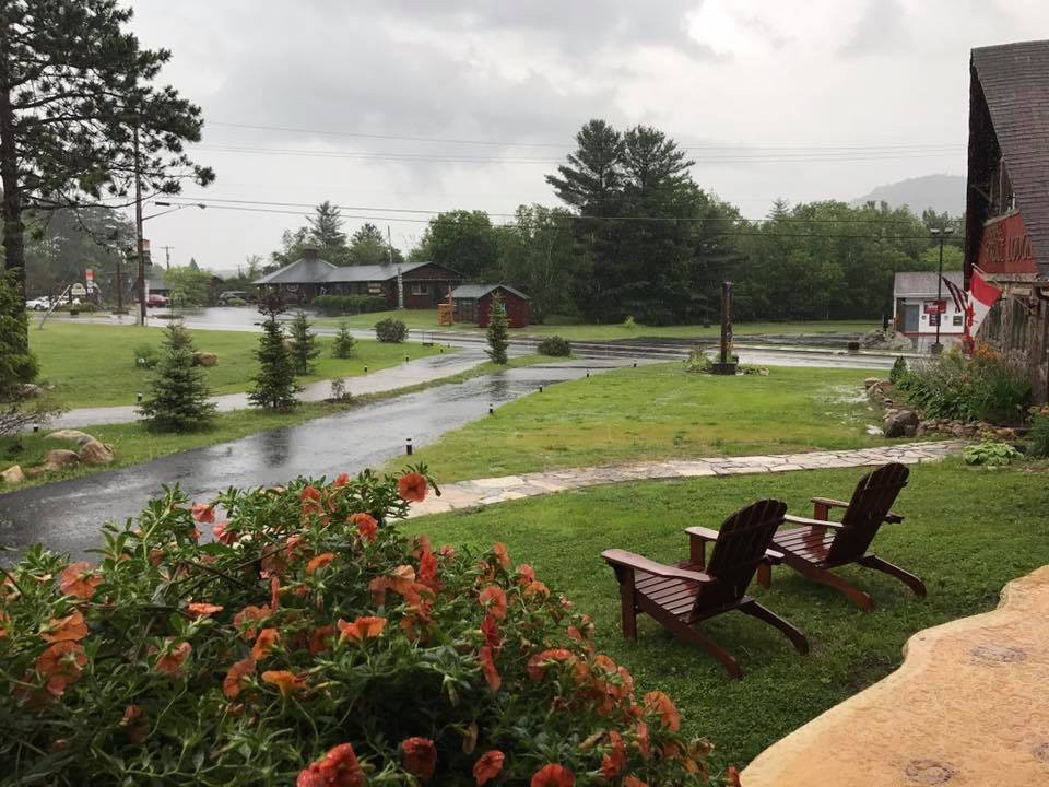 Adirondack Spruce Lodge主图