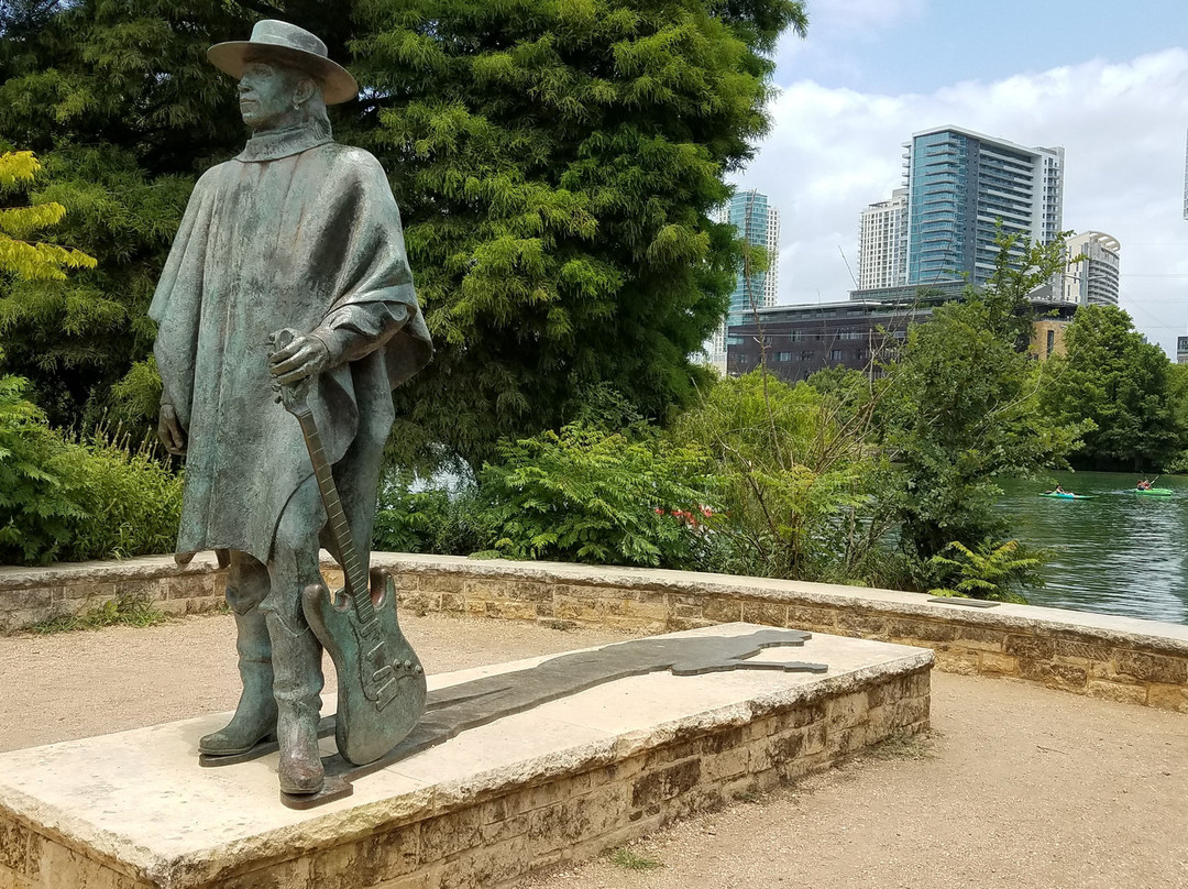 Stevie Ray Vaughan Statue-奥斯丁必去景点