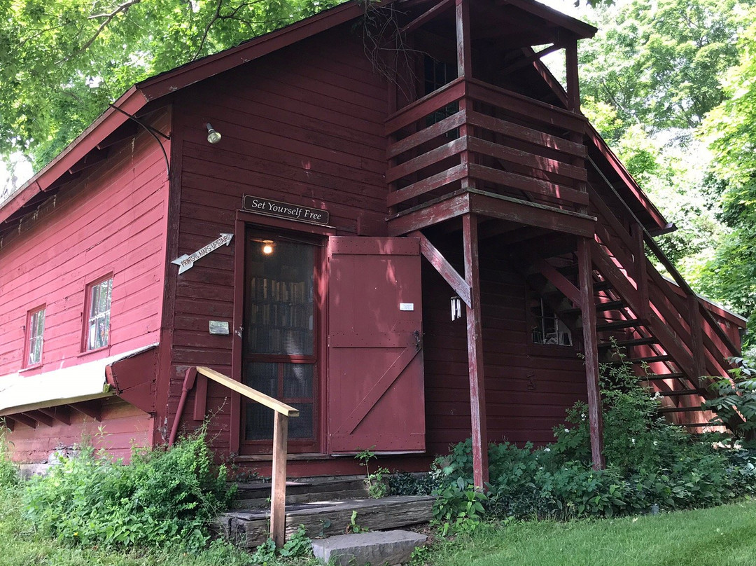 Whitlock's Book Barn-Bethany必去景点