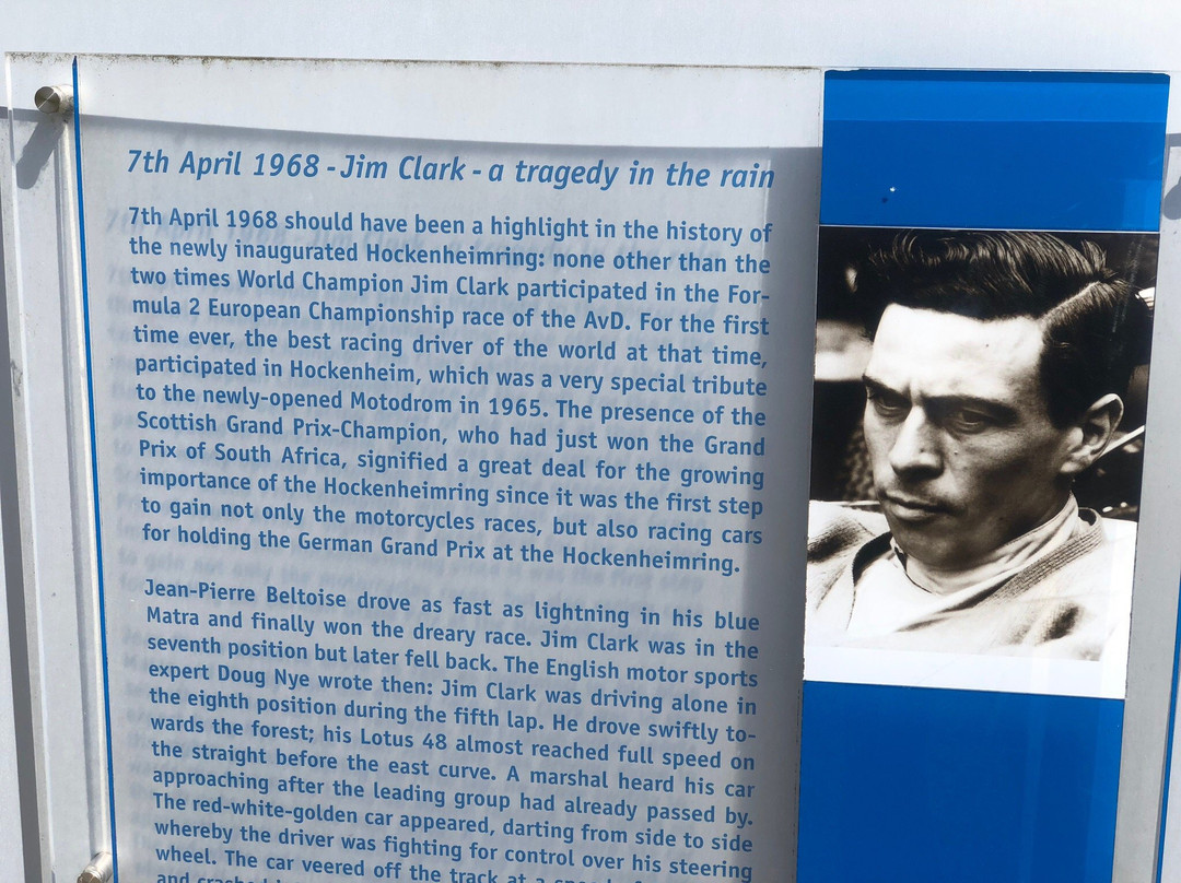 Jim Clark Statue-Kilmany必去景点
