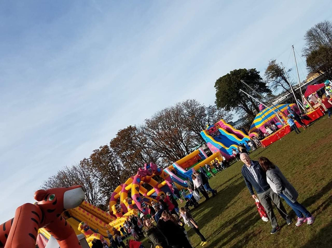 South West’s Inflatable Theme Park-普利茅斯必去景点