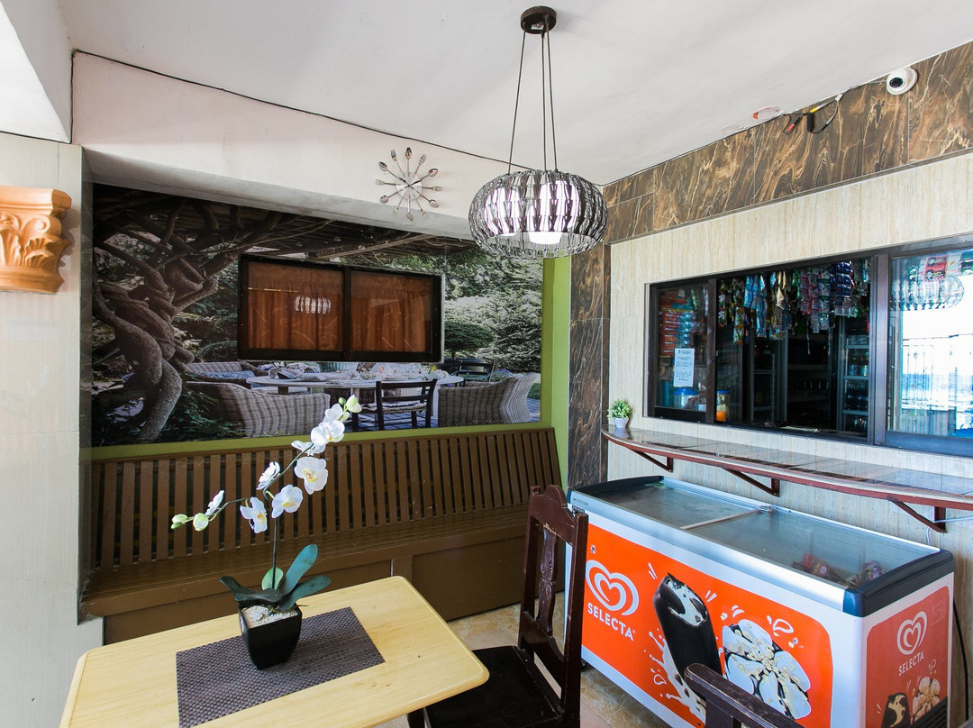 Grandeur Beach Resort主图