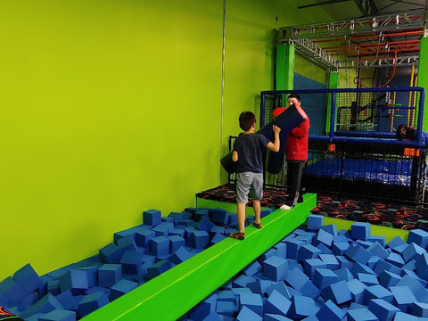 Jumping World-布赖恩必去景点