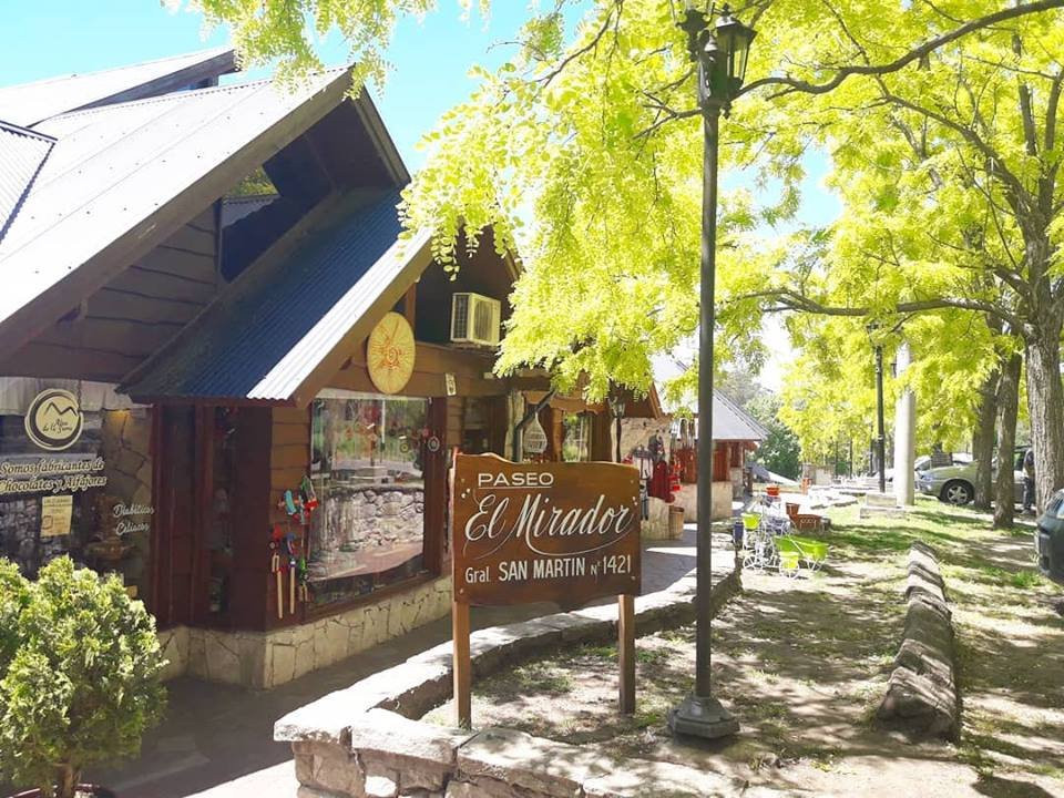 Dos Cabrillos-Sierra de los Padres必去景点