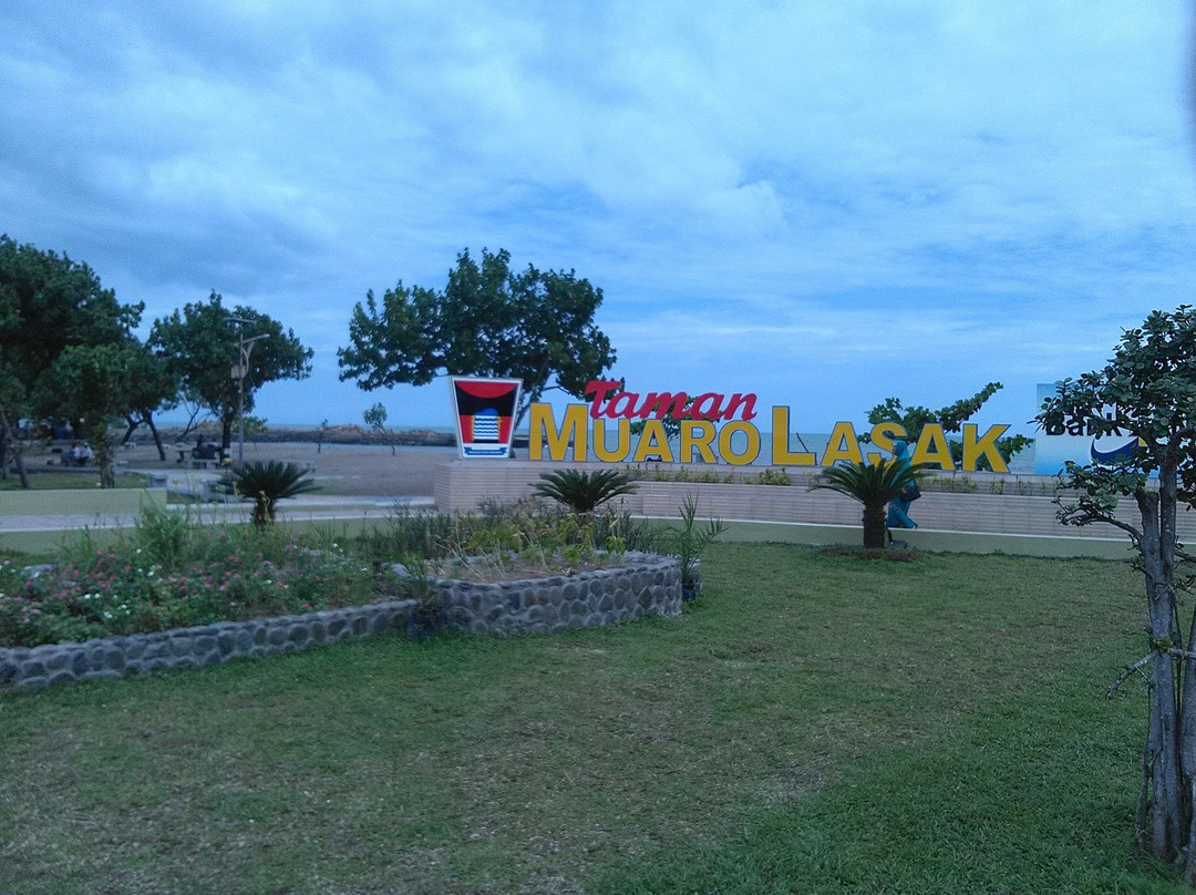 Muaro Lasak Beach-巴东必去景点