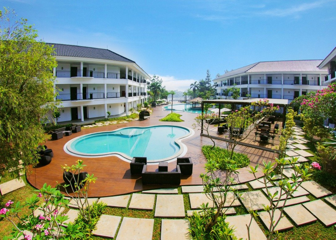 Lido Lake Resort by MNC Hotel主图