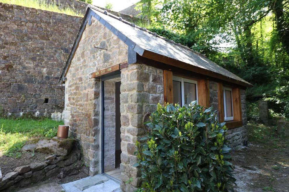 老磨坊酒店主图