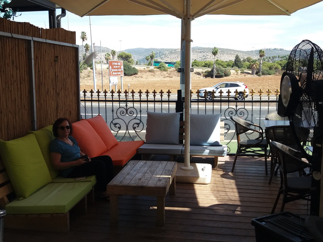 Hof Carmel餐馆和美食-Hummus VeShlish